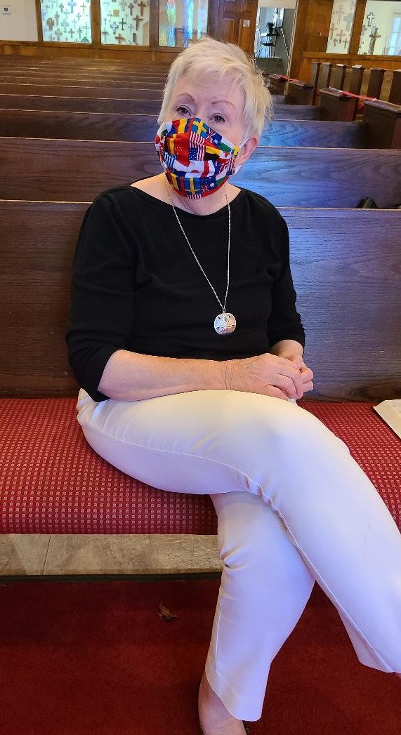 Pastor-Joan-masked